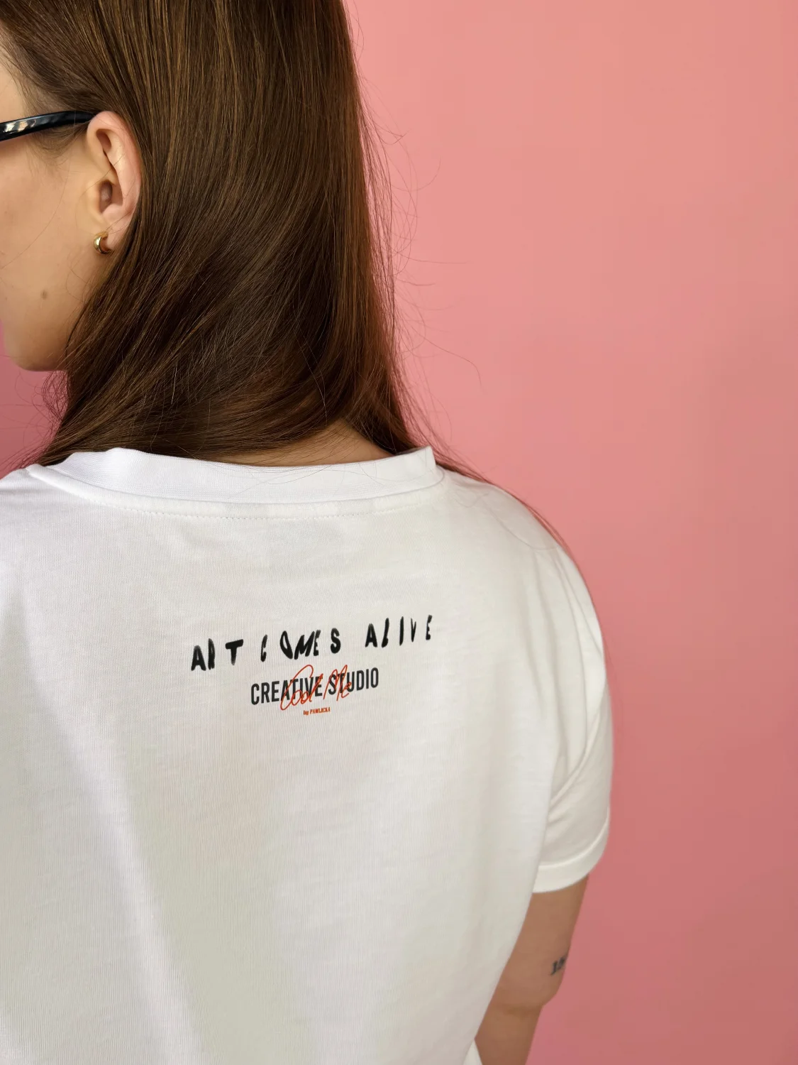 Biały t-shirt z tunelem i sznurkami